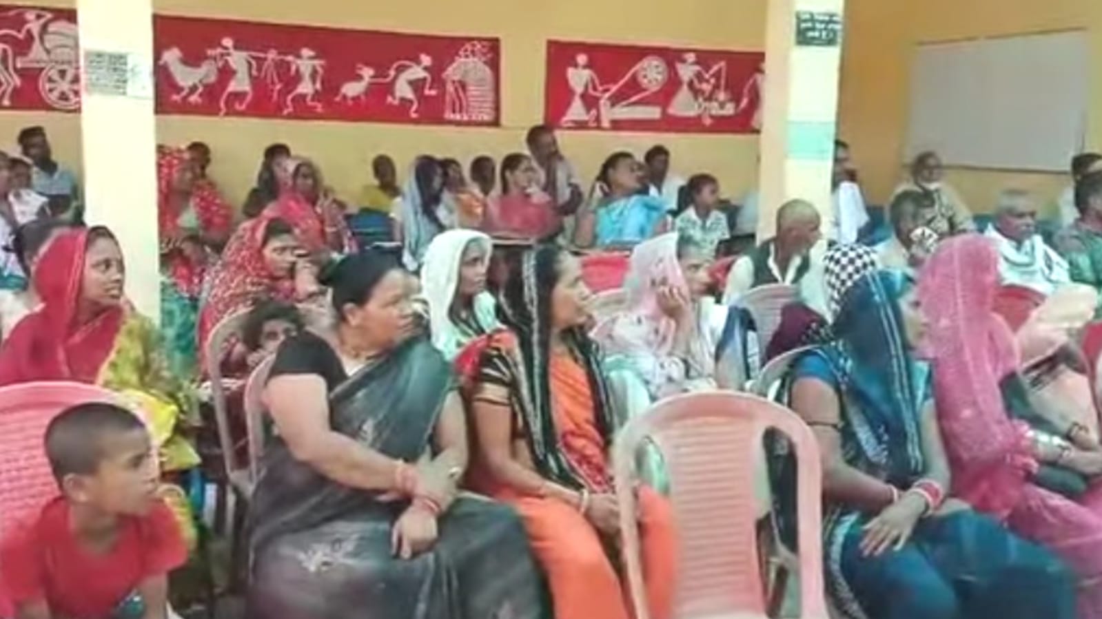बुंदेलखंड के 'सूखे की दरारों' में दबी जिंदगियां: बांदा की कार्यशाला में उठी उम्मीद की आवाज
