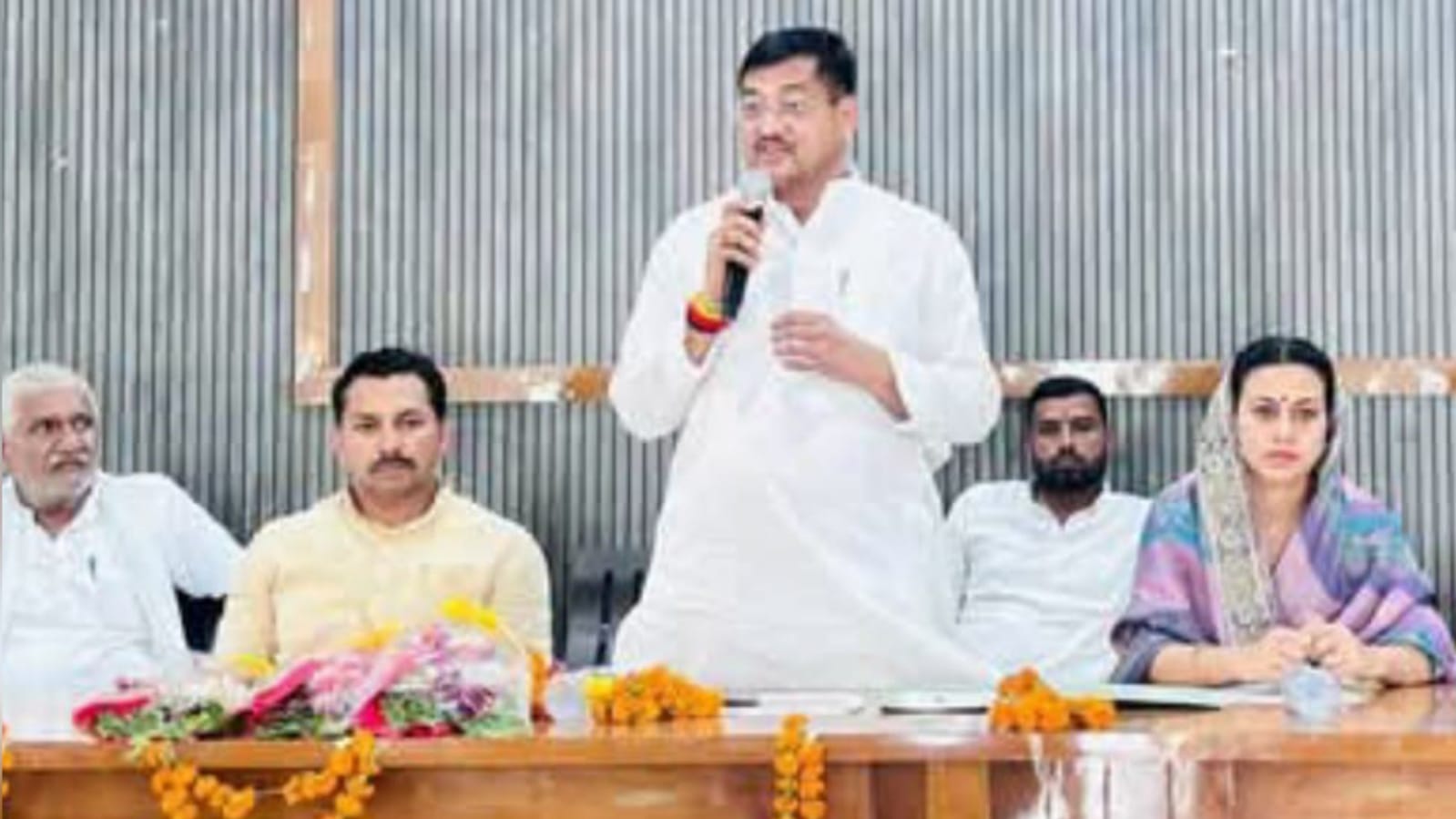 मंत्री रामकेश ने जनप्रतिनिधियों संग बनाई रणनीति: तिंदवारी का होगा सर्वांगीण विकास