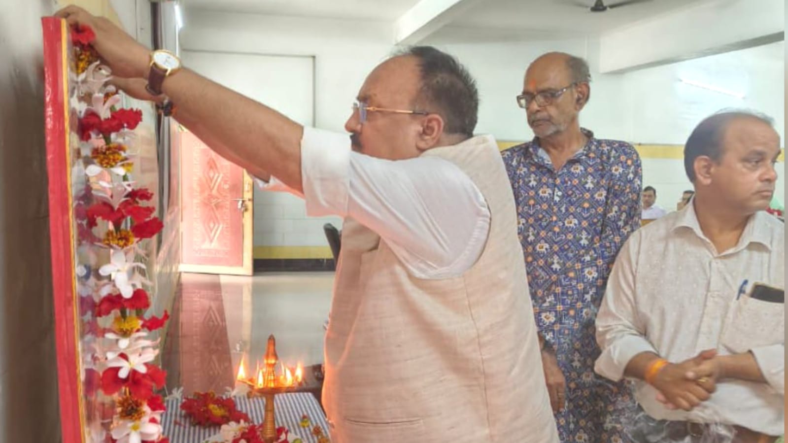 प्रो. आलोक मिश्रा नें बताया 'आयुर्वेद का महत्व': गांवों जाकर 'जागरूकता' फैलाने का दिया 'मंत्र'