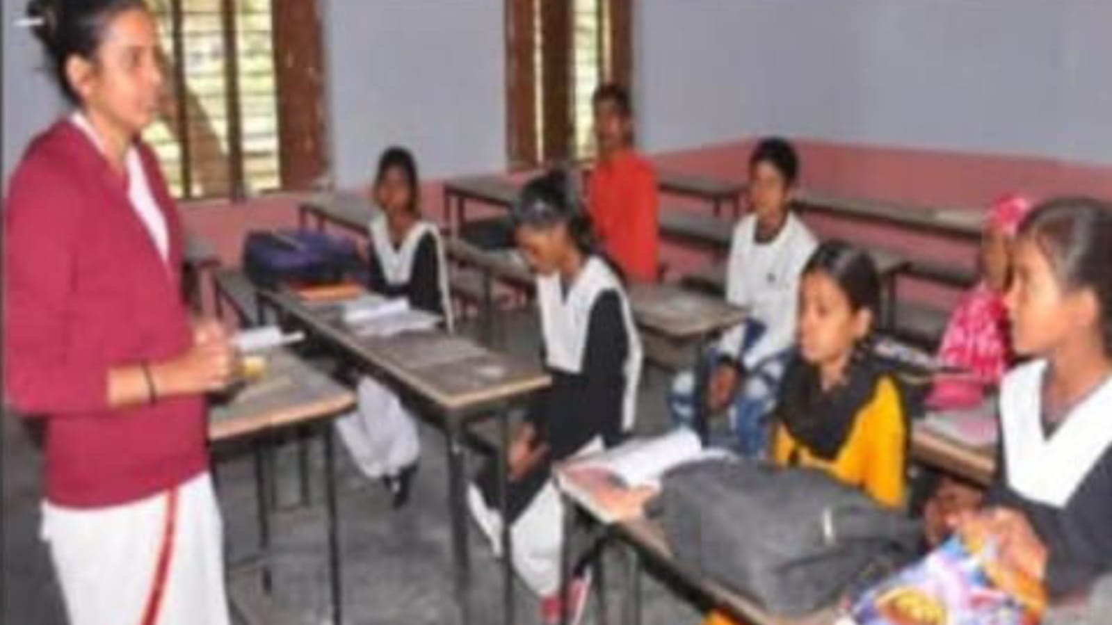 कलयुग केवल नाम "अधारा" में लापरवाही: फंस गया बेसिक शिक्षा विभाग !