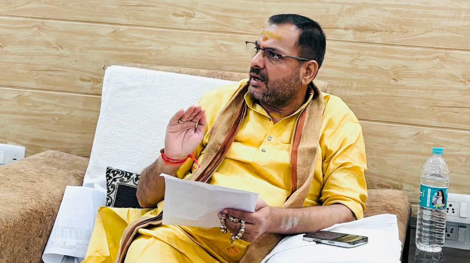 विधायक प्रकाश का फूटा गुस्सा, कांपे अधिकारी: अफसरों को दी आखिरी चेतावनी