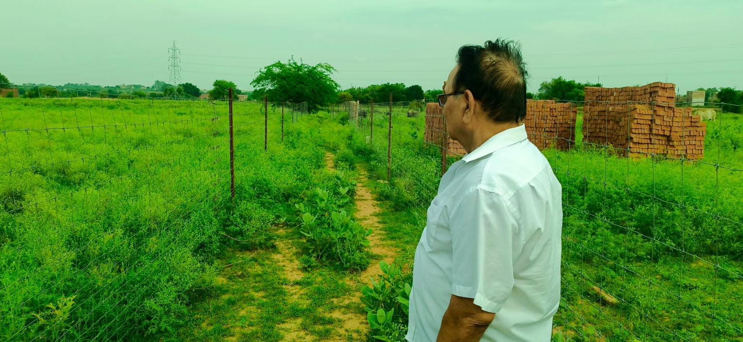 पत्रकार की जमीन पर 'राजस्व सिंडिकेट' का हमला? भूमाफिया बचाने को खेत में घुसाई नाप, डीएम-एसडीएम से कार्रवाई की गुहार