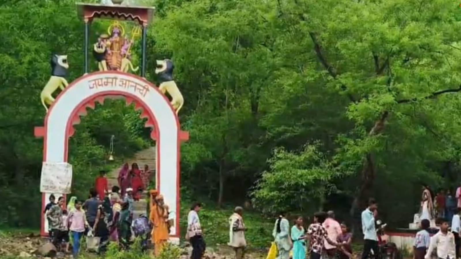 चित्रकूट का चमत्कार: जंगल के बीच अमृत जल से भरपूर कुंआ, असाध्य रोग होतें हैं दूर !
