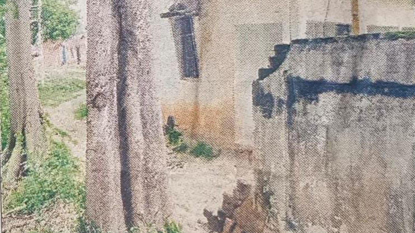 बांदा के 'पशु अस्पताल' बने 'मौत के घर': जर्जर छतों के नीचे 'इलाज' को 'मजबूर डॉक्टर' 