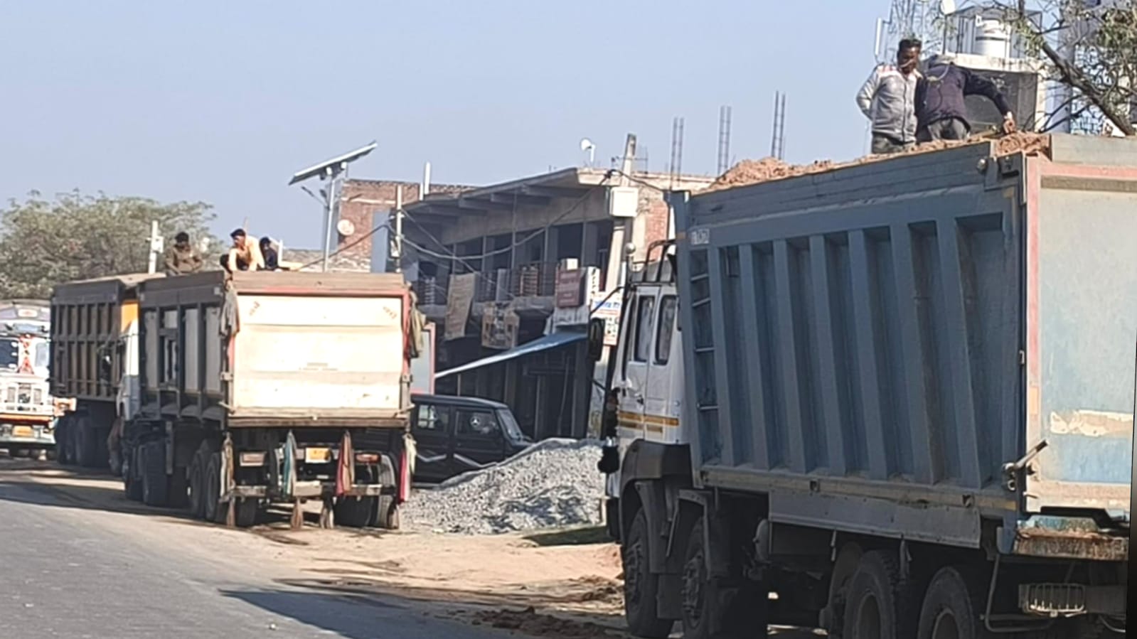 बालू माफिया का सीना 56 इंच: प्रशासनिक खामोशी जारी, प्रशासनिक चुप्पी से बढ़े माफिया के हौसले !
