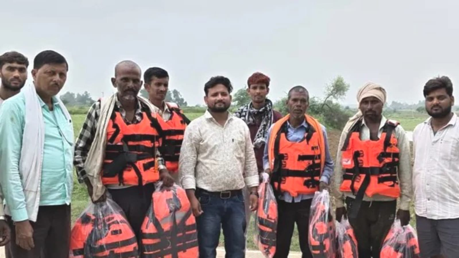 चंद्रावल का जलप्रलय: 35 गांवों का संपर्क टूटा, प्रशासन ने उतारे होमगार्ड व गोताखोर