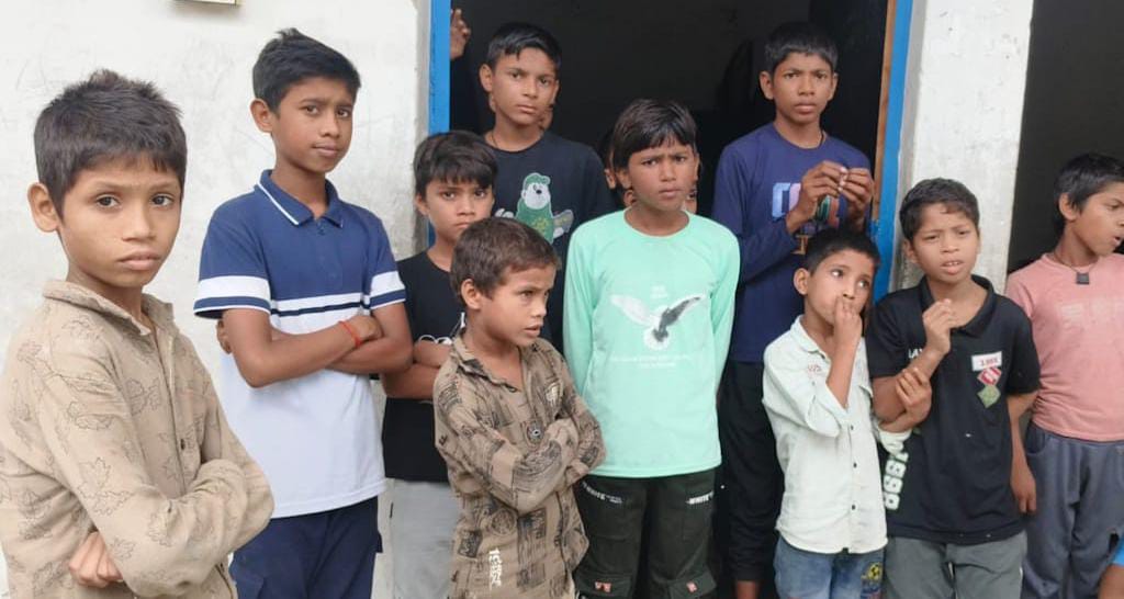 चालिस हजार फीस लेकर कालकोठरी में रखे थे 34 बच्चे: बीएल विद्या मंदिर में 'छात्रों की मौत' पर डीएम द्वारा 'जांच' के आदेश