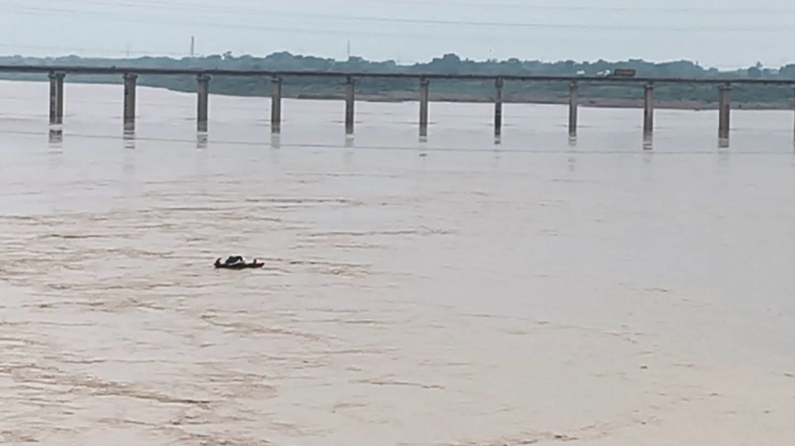 केन-यमुना का दिखा 'रौद्र' रूप: बारिश से नदियों के 'तेवर' तल्ख, बाढ़ का फिर मंडराया खतरा !