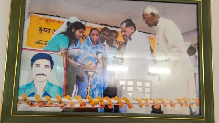 प्रेस क्लब पर बालूजीवियों की 'घुसपैठ' नहीं 'बर्दाश्त' : महामंत्री विनोद मिश्रा का 'कड़ा प्रहार'