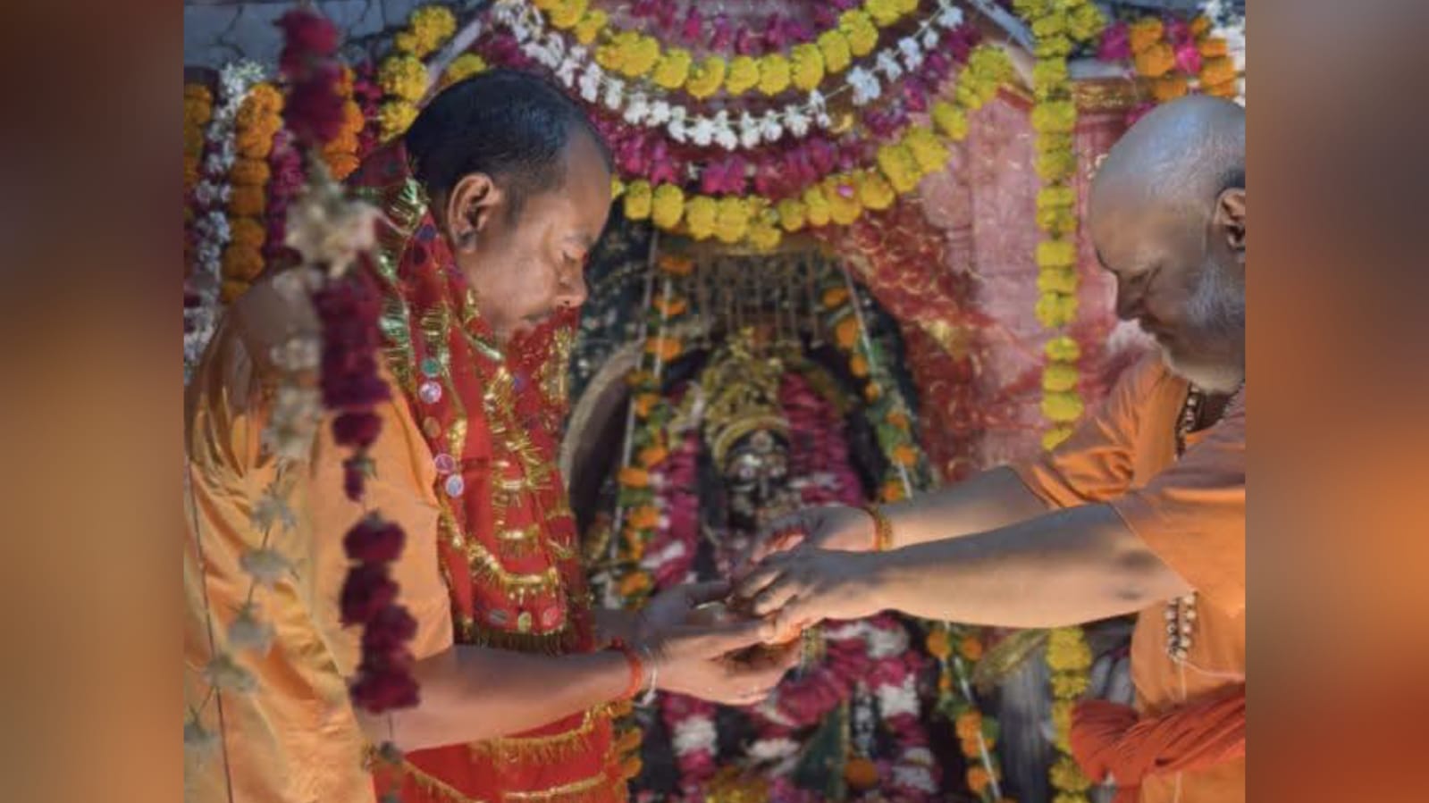 काली मंदिर में 'माला की थिरकन' के बाद बढ़ी 'आस्था': श्याम मोहन से मिलने उमड़ रही भीड़ ! 