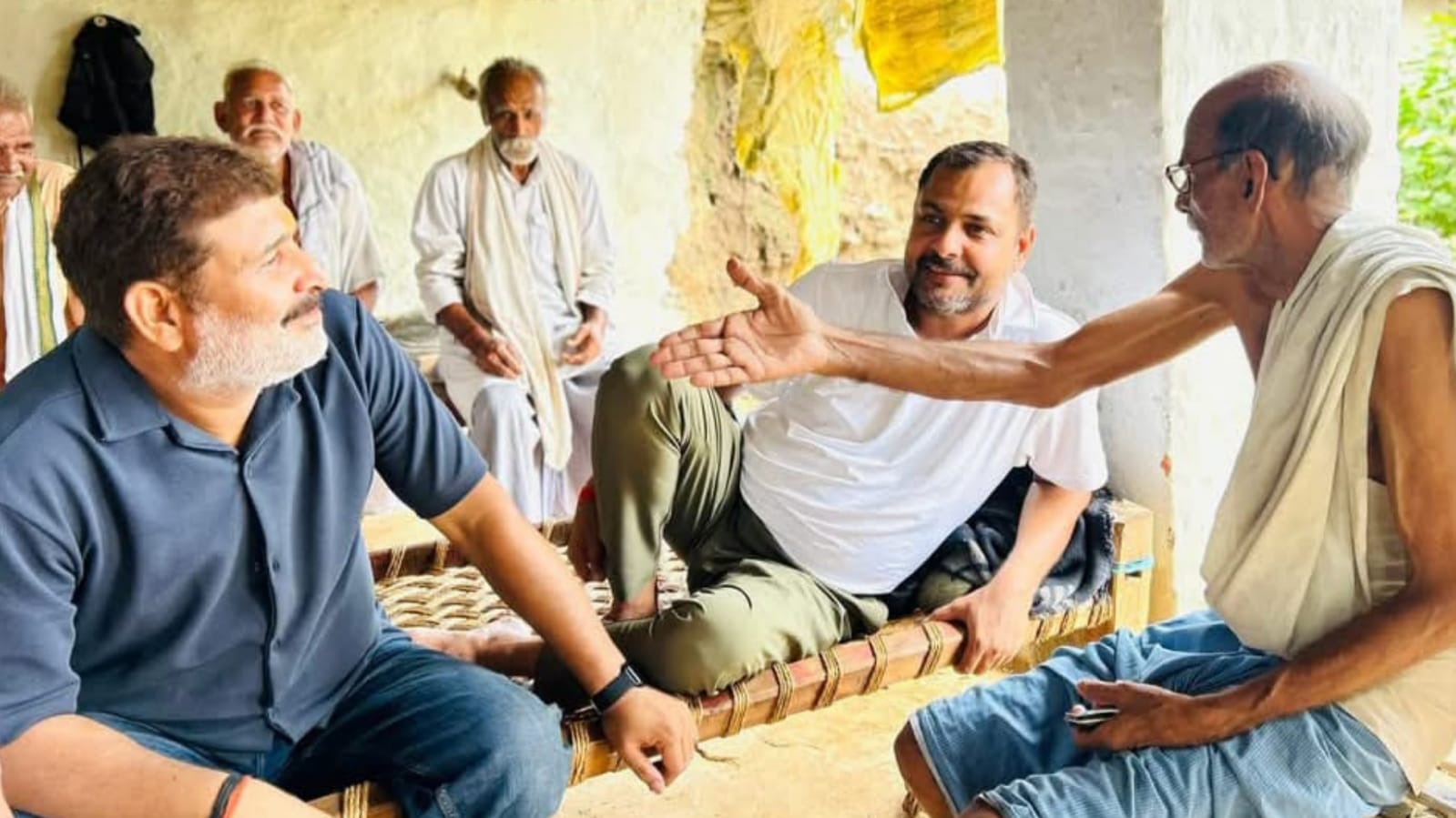 बांदा विधायक प्रकाश का 'इश्क' बना सियासी चर्चा: गूंज रहा है 'तुम पे कुर्बां मेरी जान' !