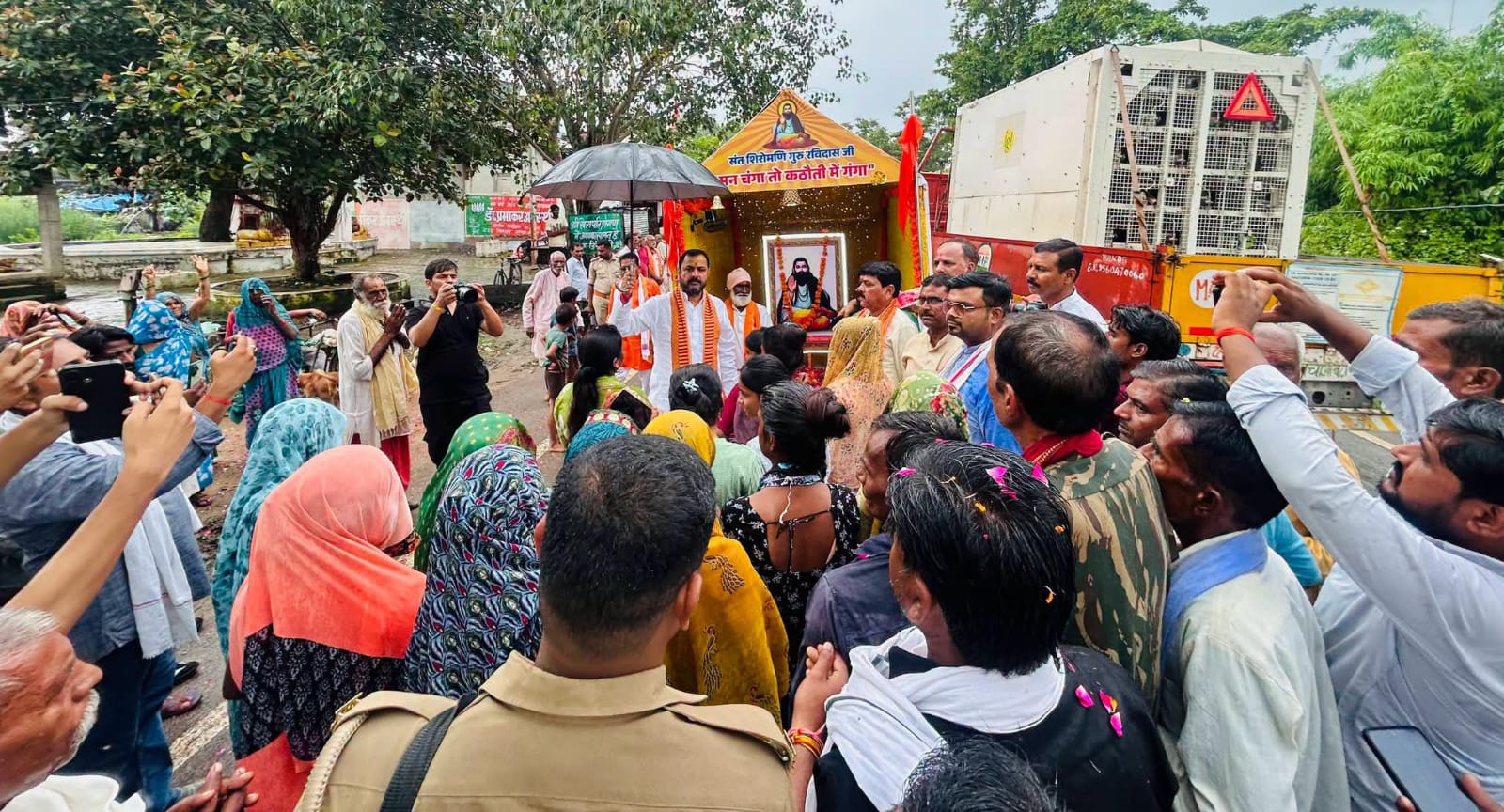 विधायक प्रकाश की मौजूदगी में भव्य आयोजन: संत रविदास कलश यात्रा में 'एकता' का 'संदेश'