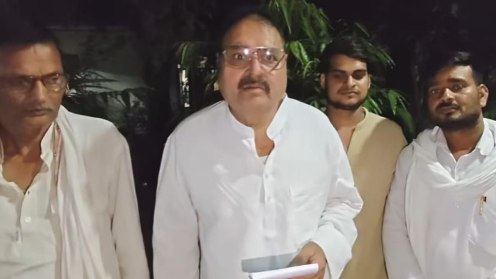 विधायक विशंभर की 'छलक' उठीं आंखें: उफनाए नाले छीन लीं 'तीन' जिंदगियां, परिवारों को दिया सहारा