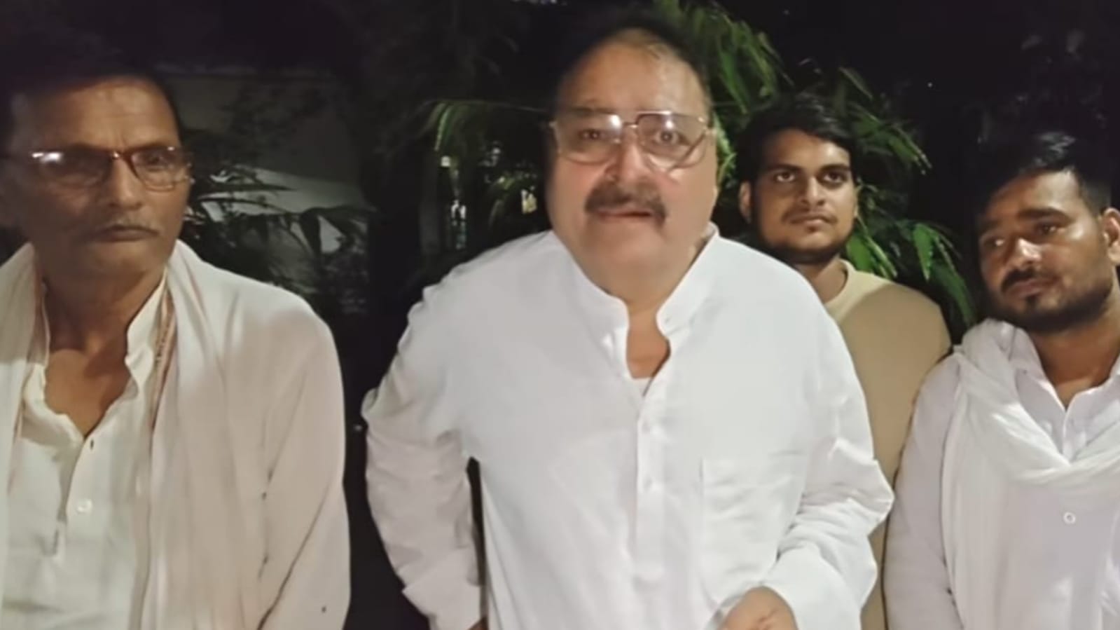 विधायक विशंभर की 'छलक' उठीं आंखें: उफनाए नाले छीन लीं 'तीन' जिंदगियां, परिवारों को दिया सहारा