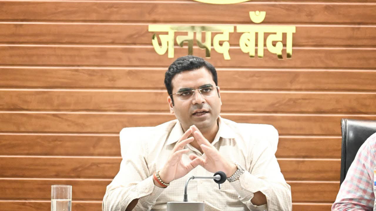 डीएम अमित आसेरी नें 'हौंका': अधिकारी हुये भयभीत, क्या सुधरेगी तस्वीर !