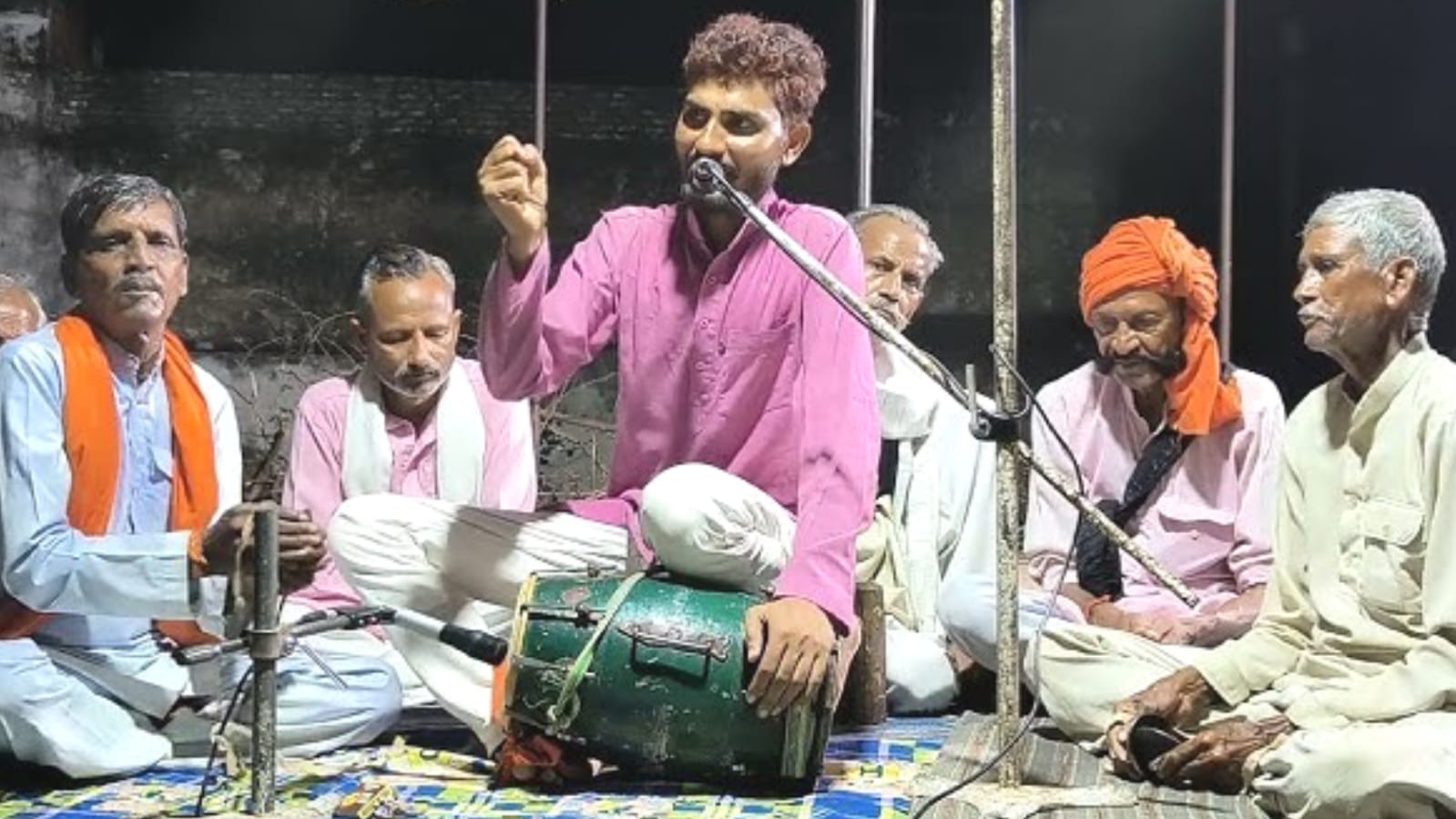 बुंदेलखंड में 'आल्हा' बना हथियार: पृथक राज्य के लिए 'गांव-गांव' फड़की भुजायें !