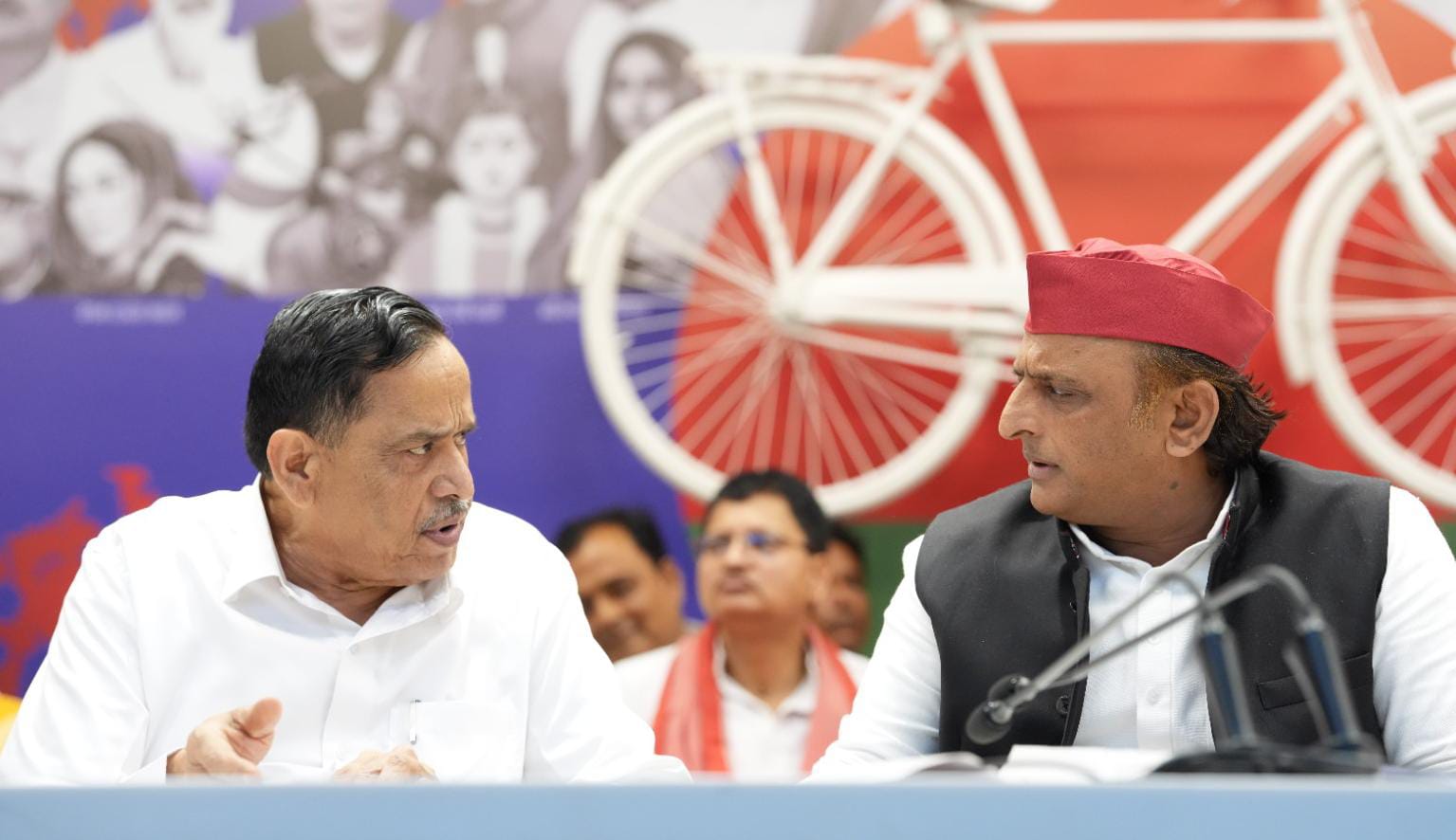 नसीमुद्दीन का सियासी 'ऑपरेशन लोटस' रिवर्स: लगाई सेंध, दर्जनों नेता सपा में हुए शामिल
