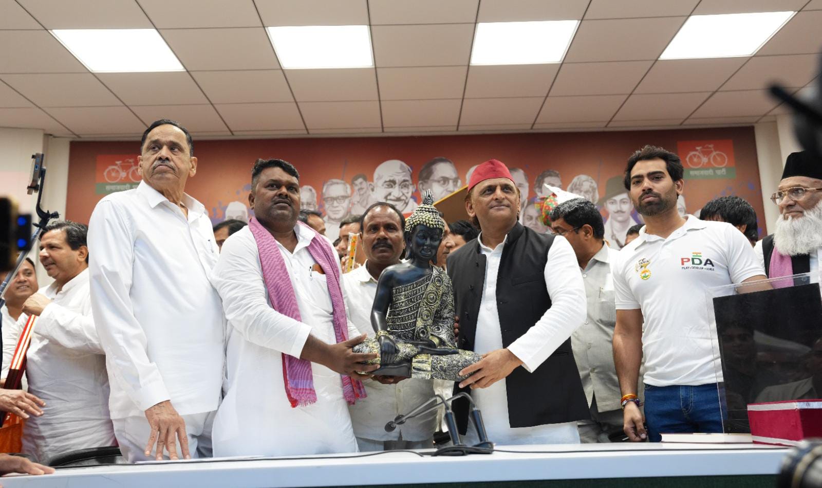 नसीमुद्दीन का सियासी 'ऑपरेशन लोटस' रिवर्स: लगाई सेंध, दर्जनों नेता सपा में हुए शामिल
