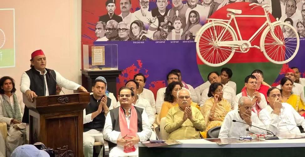 नसीमुद्दीन का सियासी 'ऑपरेशन लोटस' रिवर्स: लगाई सेंध, दर्जनों नेता सपा में हुए शामिल