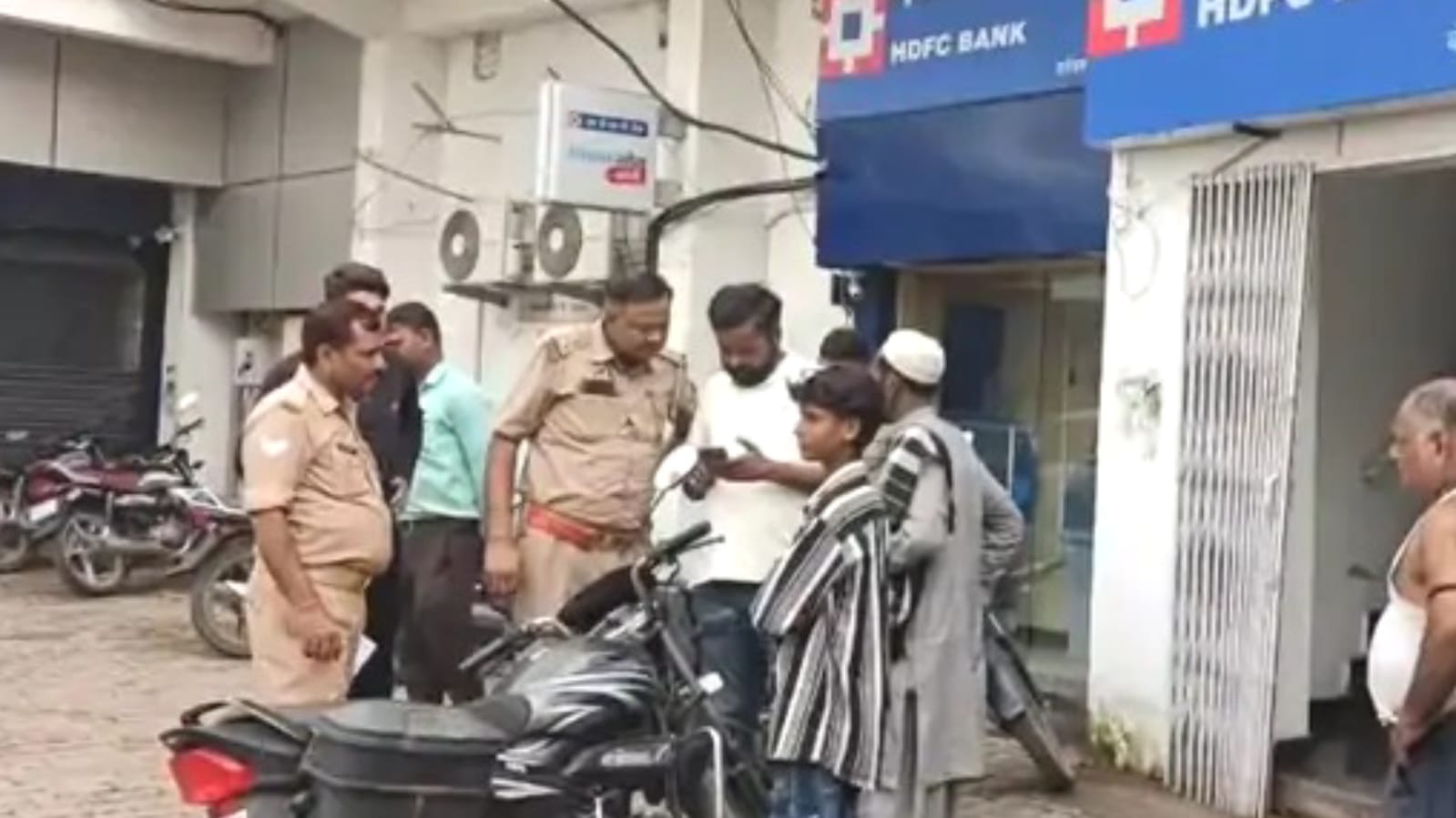 दिनदहाड़े 'ठगी' से हड़कंप: एटीएम हथियाकर बनाया शिकार, लूटकांड के बाद 'तीनों' फरार