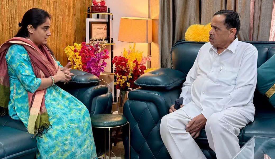 नसीमुद्दीन सिद्दीकी की सहृदयता आई सामने: पत्रकार प्रज्ञा मिश्रा के घर पहुंचकर दी श्रद्धांजलि