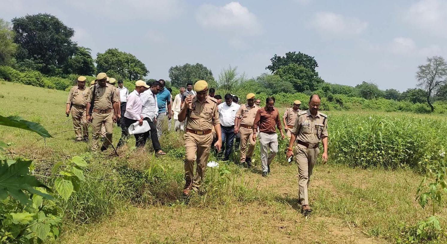 चित्रकूट में डीएम का देवता रूप: पुलकित औऱ हर्षित हो गई जनता 