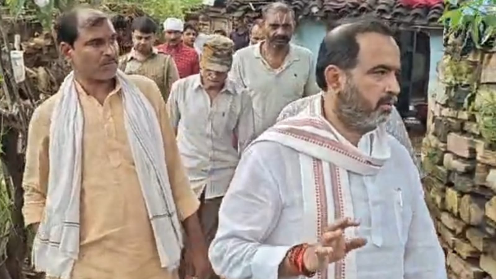 चित्रकूट में पूर्व विधायक आनंद शुक्ला का 'सियासी' विस्फोट: गठबंधन विधायक को बताया 'नकारा' !