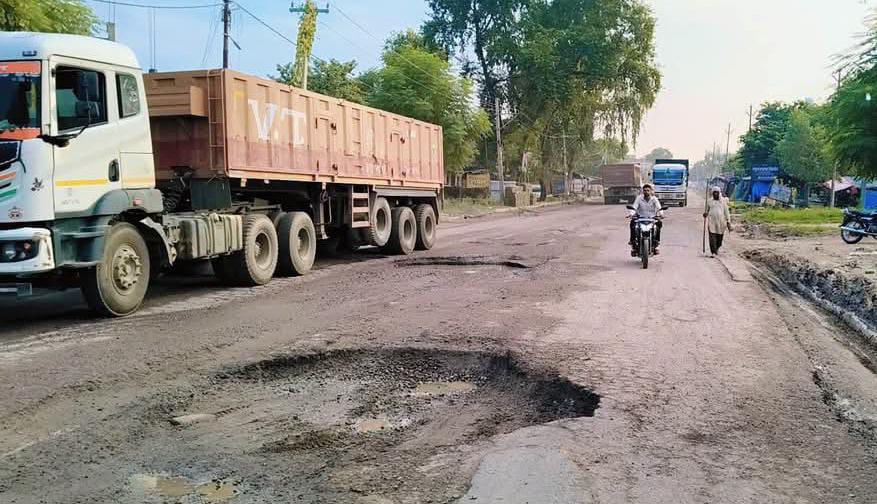 बांदा 'राष्ट्रीय राजमार्ग' की 'मौत' पर पसरा सन्नाटा: दफन हुई जिम्मेदारी, साहब निश्चिन्त !