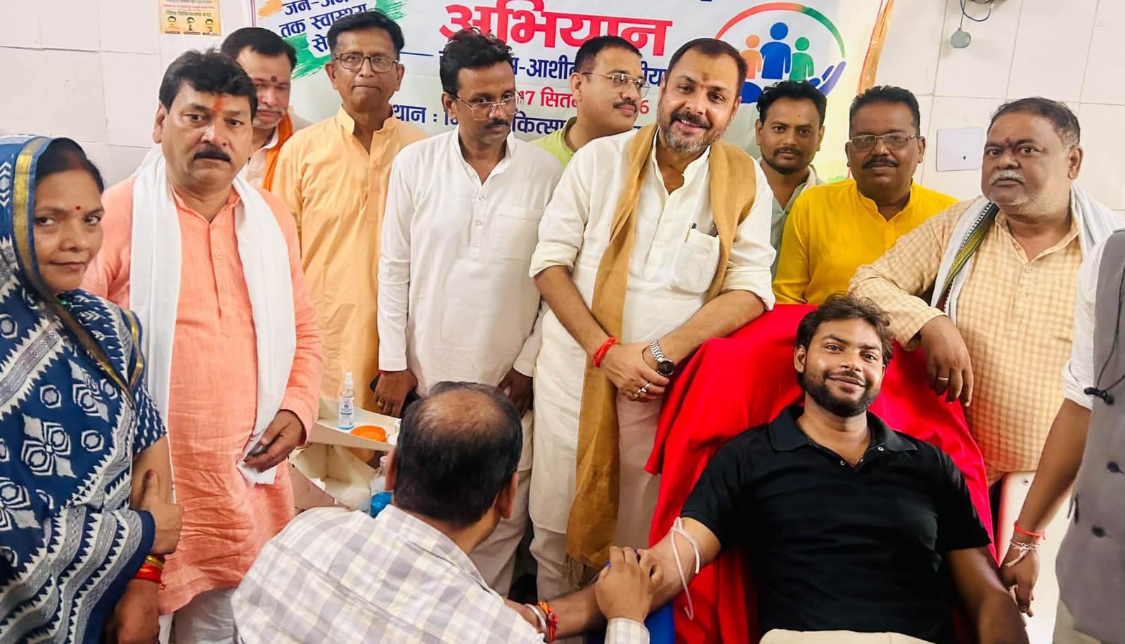 पीएम मोदी के 'जन्मदिन' पर विधायक प्रकाश नें मनाई 'दीपावली': बांदा हुआ जगमग 