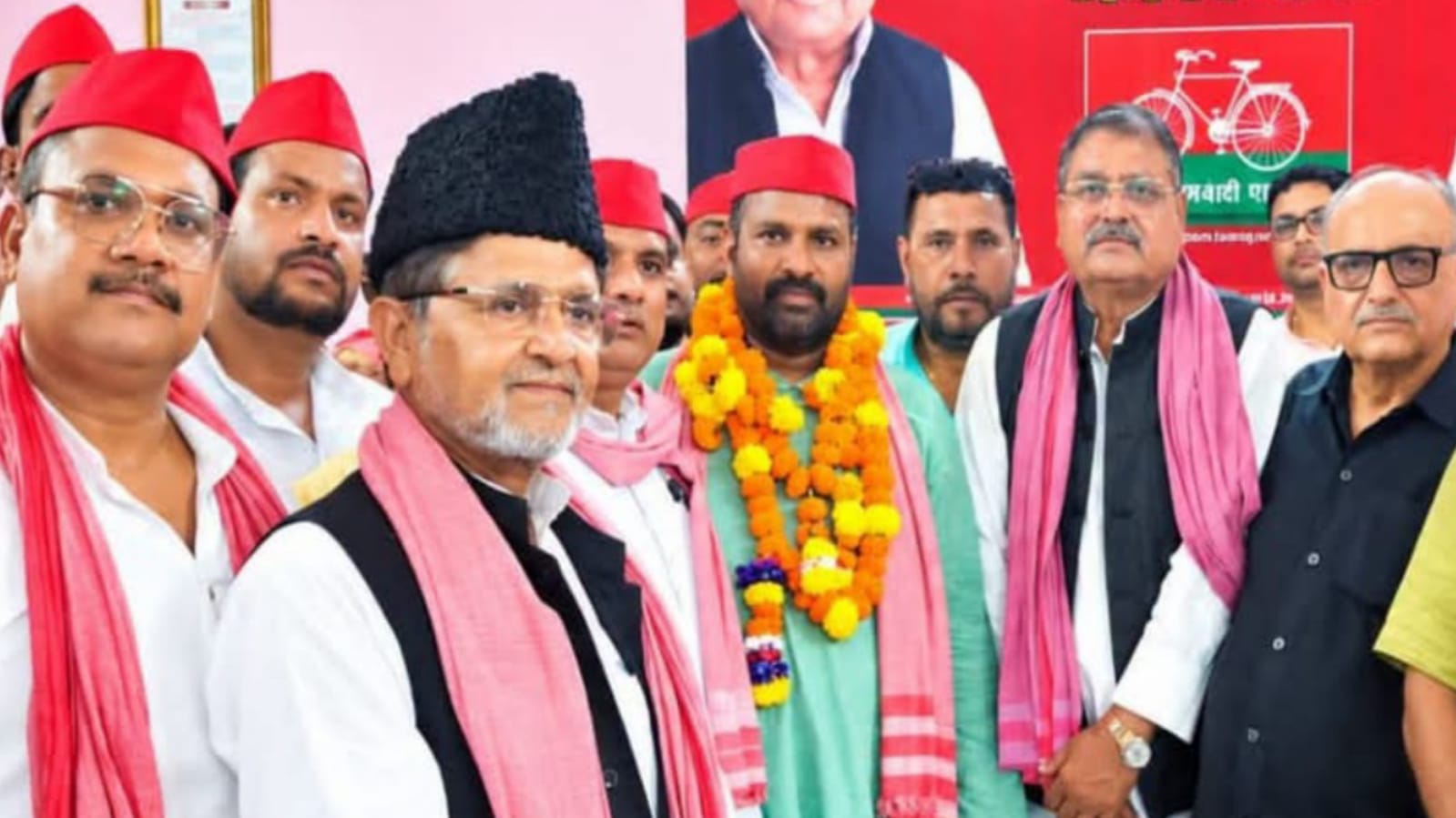 विधायक विशंभर ने 'गाड़ियों के काफिले' से की अगुवाई: नए जिलाध्यक्ष उमेश यादव का ऐतिहासिक स्वागत