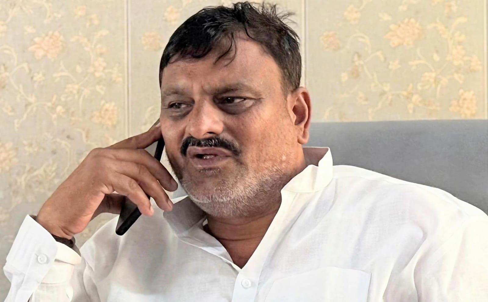 ब्लाक प्रमुख अरविंद मिश्रा "गौ सेवा" के प्रति "समर्पित": चहारदीवारी के लिए दिए 10 लाख