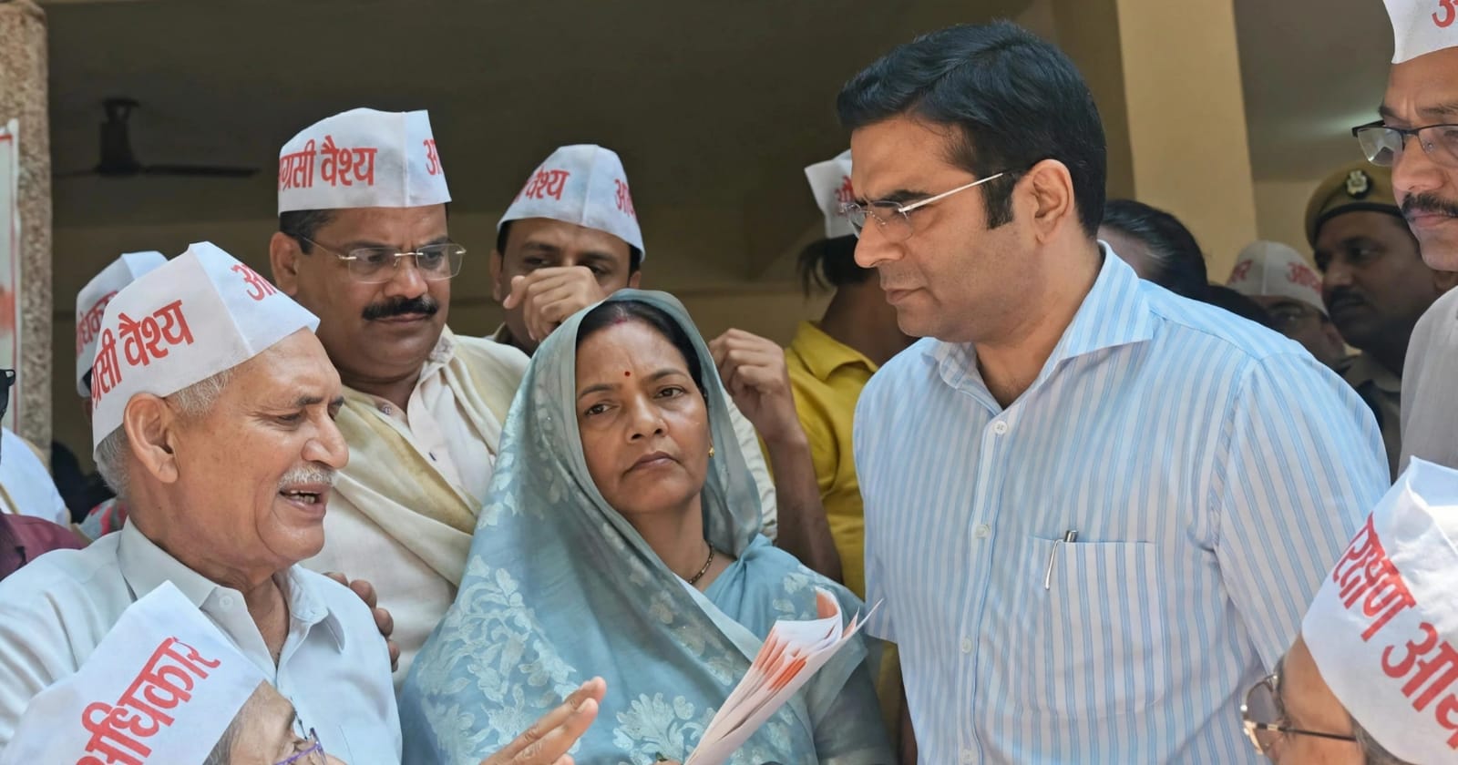 अयोध्या वासी वैश्य 'समाज' बनना चाहता है 'ओबीसी': प्रदर्शन कर दिया ज्ञापन 