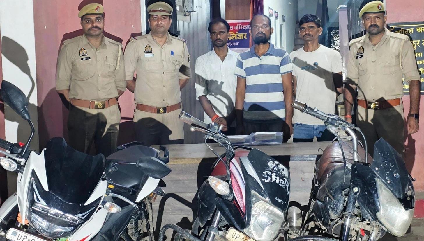 जुए की 'महफिल' में पुलिस का 'धावा': मच गई भगदड़, 3 गिरफ़्तार, 3 अंधेरे में हुए फरार