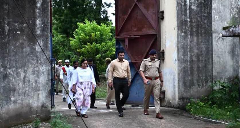 मंडल कारागार में 'आचौक' निरीक्षण: आखिर क्या खंगालने पहुंचे जज, डीएम और एसपी ?