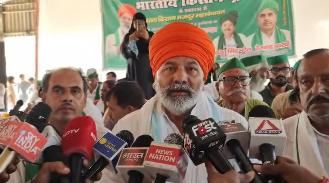 बांदा में राकेश टिकैत की हुंकार: बुंदेलखंड पैकेज और खनन पर गरजी महापंचायत, उमड़ा सैलाब