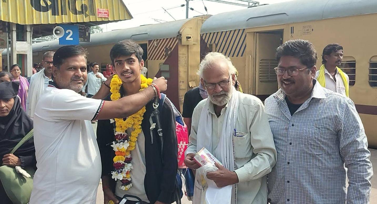 बांदा में राष्ट्रीय चैंपियन सक्षम का स्वागत: अब कोरिया में 'तिरंगा' लहराने की तैयारी