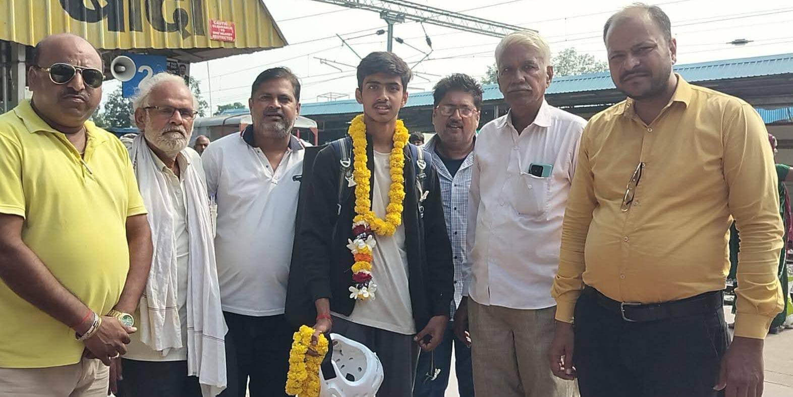बांदा में राष्ट्रीय चैंपियन सक्षम का स्वागत: अब कोरिया में 'तिरंगा' लहराने की तैयारी