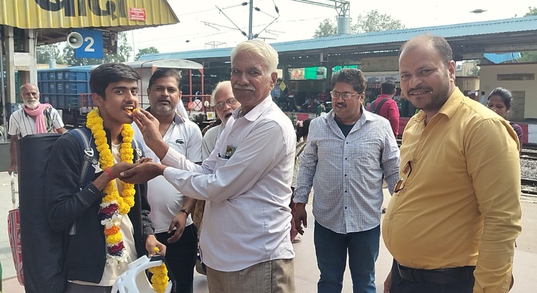 बांदा में राष्ट्रीय चैंपियन सक्षम का स्वागत: अब कोरिया में 'तिरंगा' लहराने की तैयारी