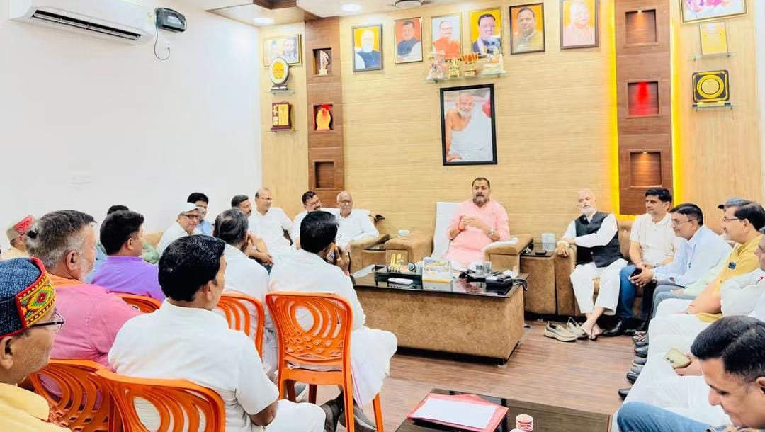 विधायक प्रकाश ने दारा सिंह के 'फ्री-स्टाइल दांव' का फूंका चुनावी मंत्र, बनाई रणनीति