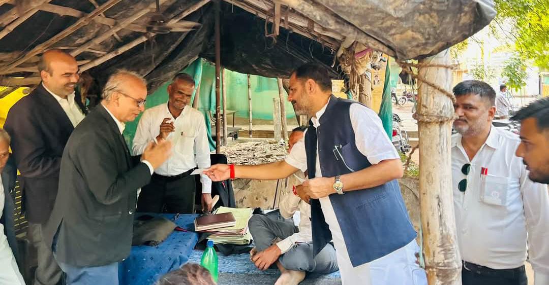 विधायक प्रकाश अमर राठौर की 'नैया' करायेंगे पार: अधिवक्ताओं सघन संपर्क