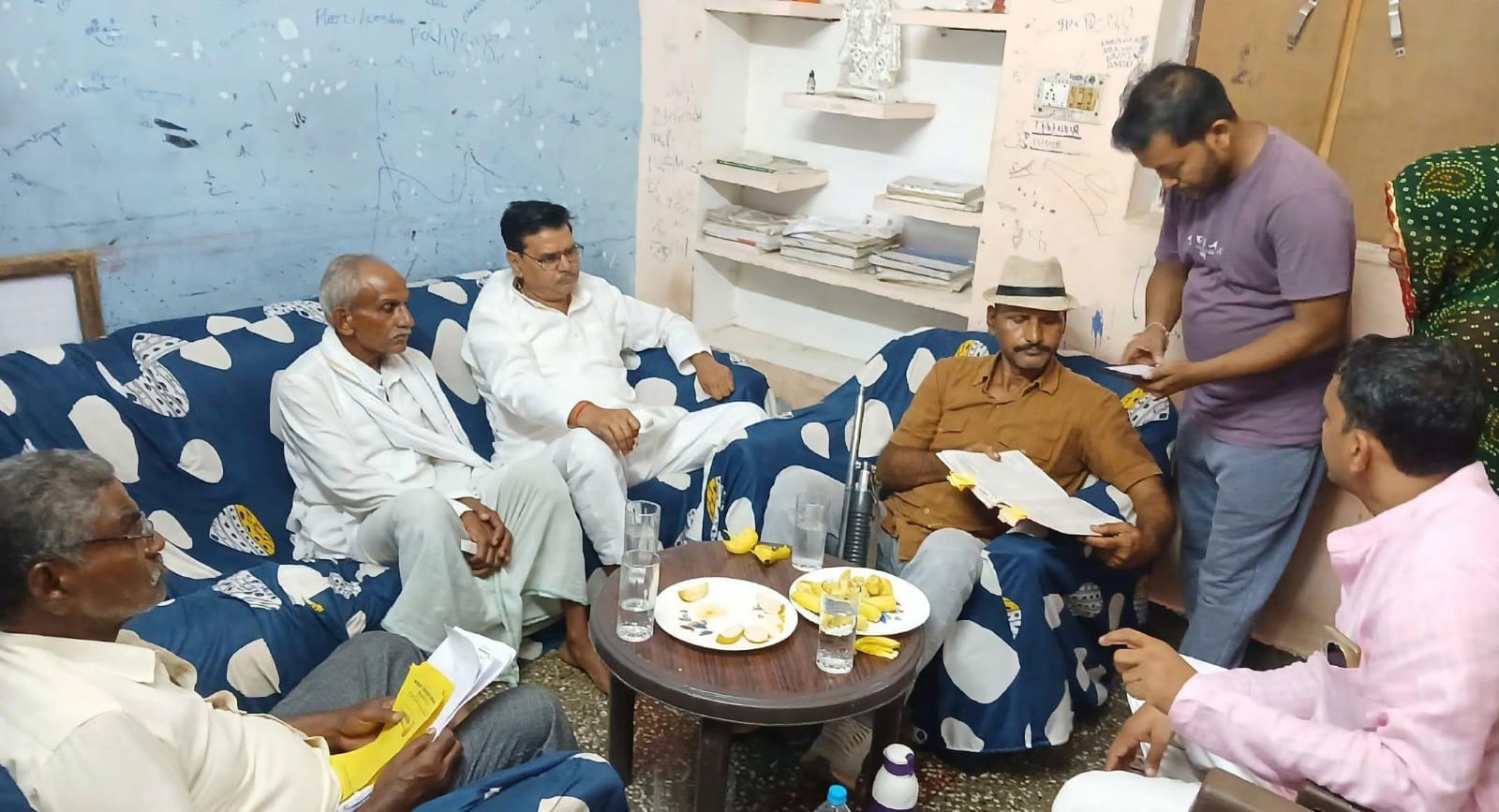 अशोक सिंह गौर बने सपा प्रत्याशी के 'सारथी': स्नातक वोटरों को 'साधने' हेतु सघन जनसंपर्क