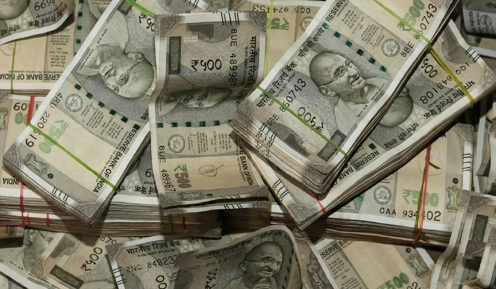 बांदा में सात करोड़ का सनसनीखेज राज: बैंक खातों ने खोली पोल, पुलिस के होश फाख्ता !